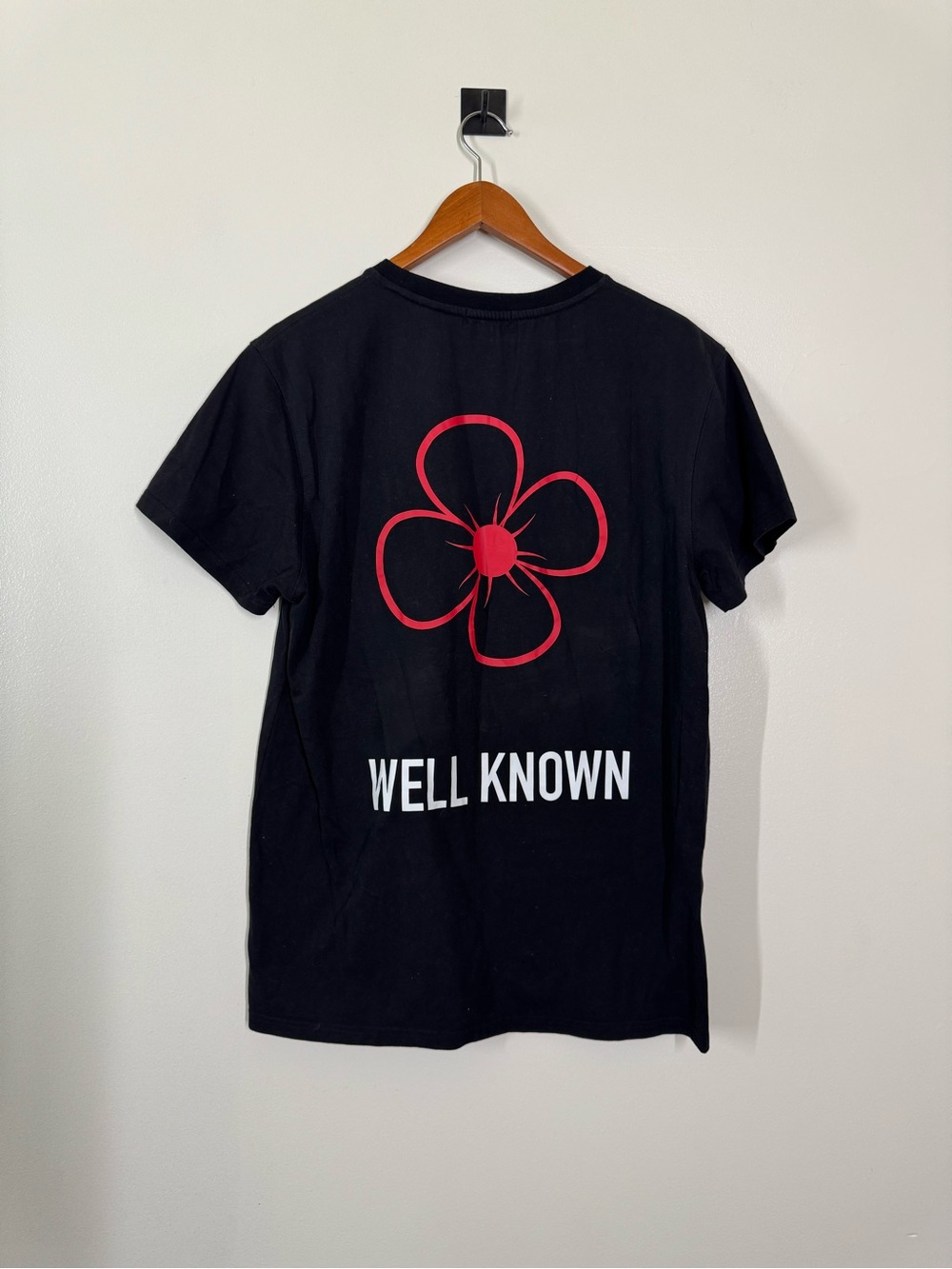 Well Known Black Short Sleeve Graphic Tee Large NWOT  100% Cotton